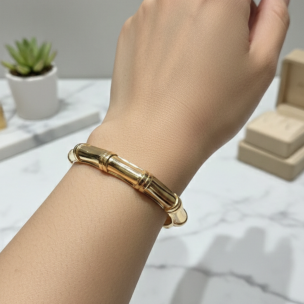 Traditional Five-Petal Floral Bracelet with Green & White Stones